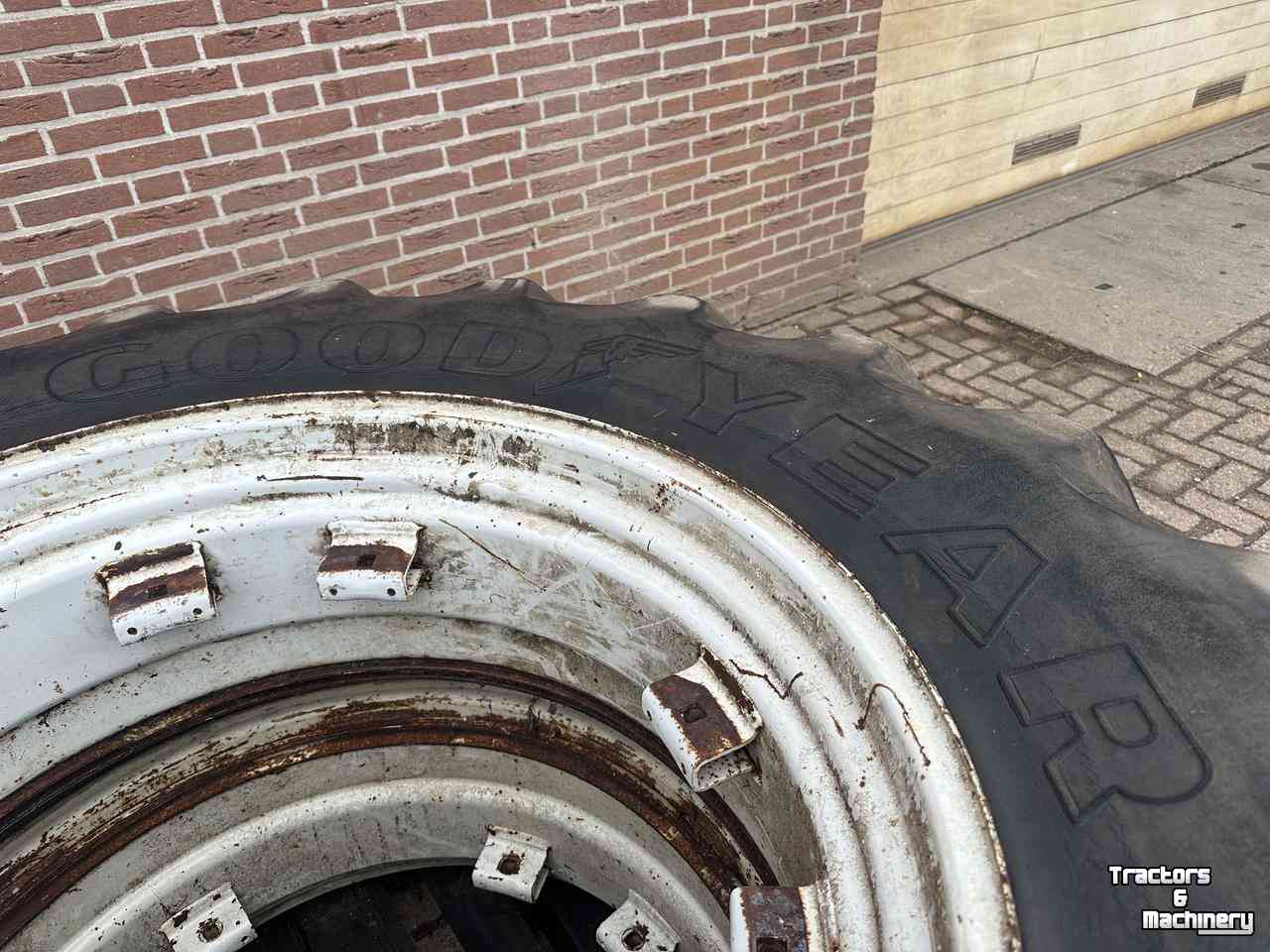 Wheels, Tyres, Rims & Dual spacers Good Year 18.4 R38 30%