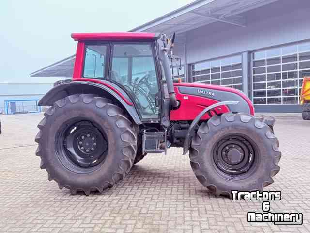 Tractor Valtra N121 hitech, 50km, geveerd, Fronthef