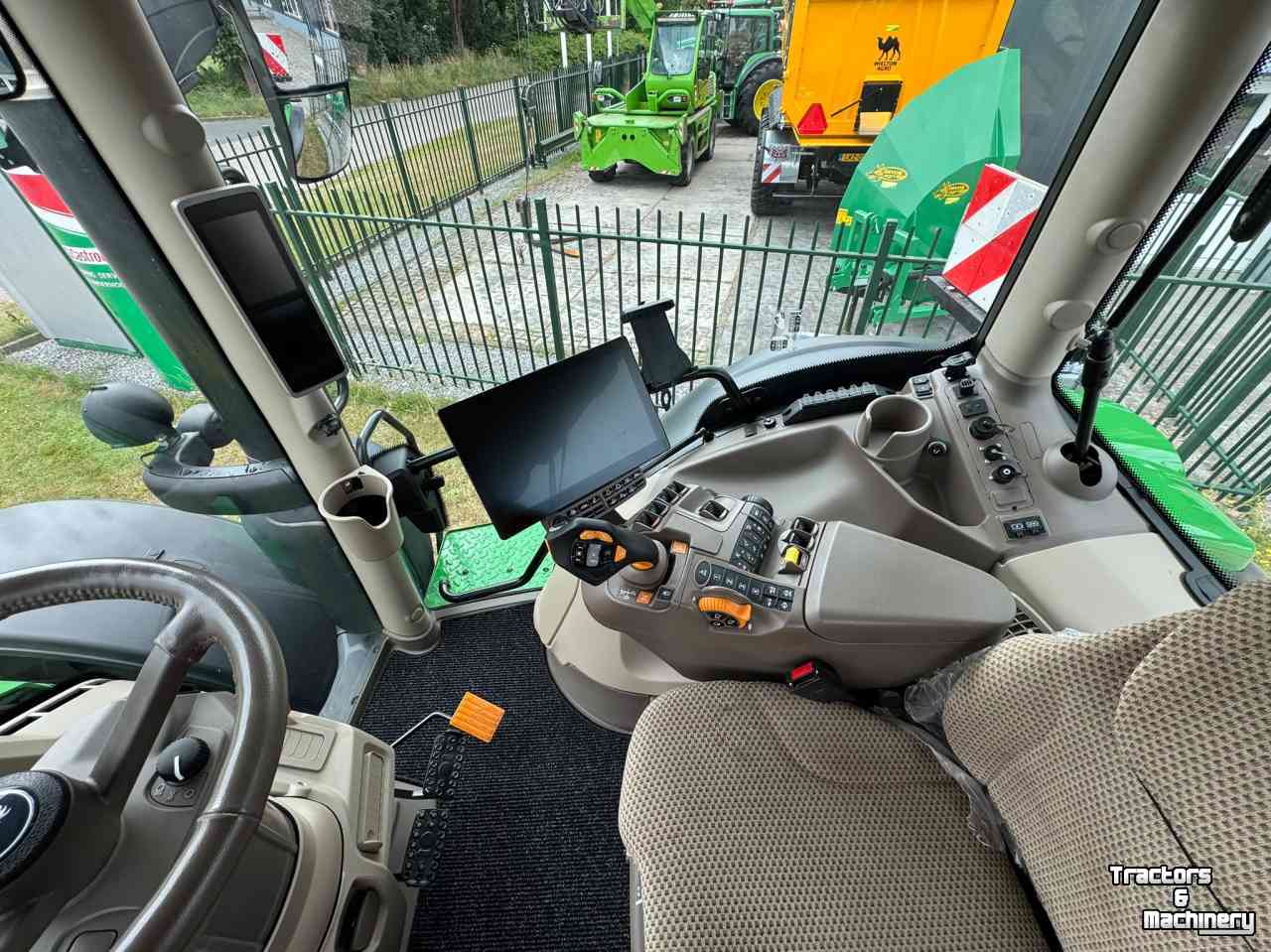 Tractor  6R250