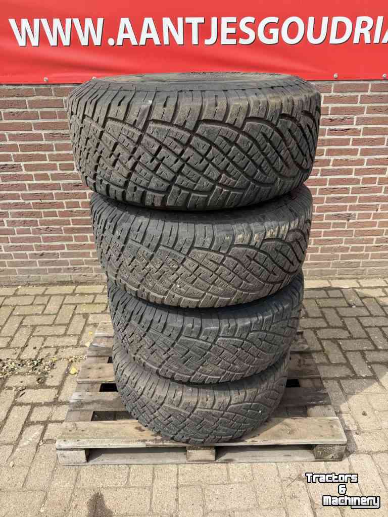Wheels, Tyres, Rims & Dual spacers  4 banden 33x12.50