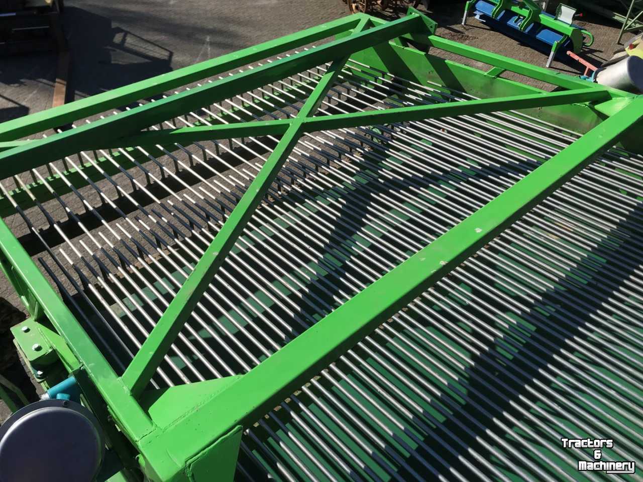 Other conveying equipment and accessories  Tril/schud zeef