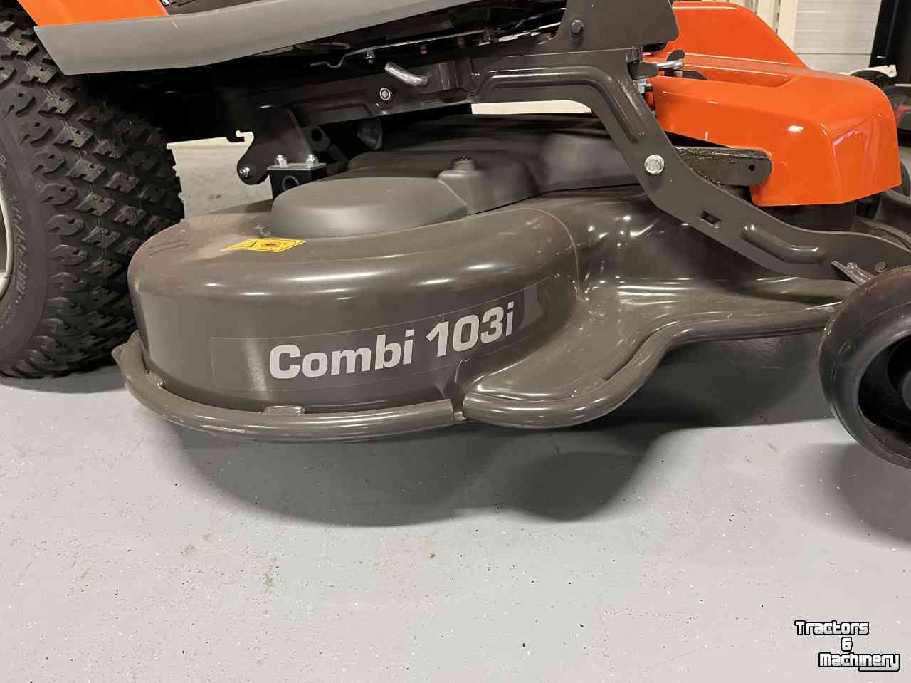 Ride-on mower Husqvarna Husqvarna R200IX Elektrische zitmaaier. Nieuw!