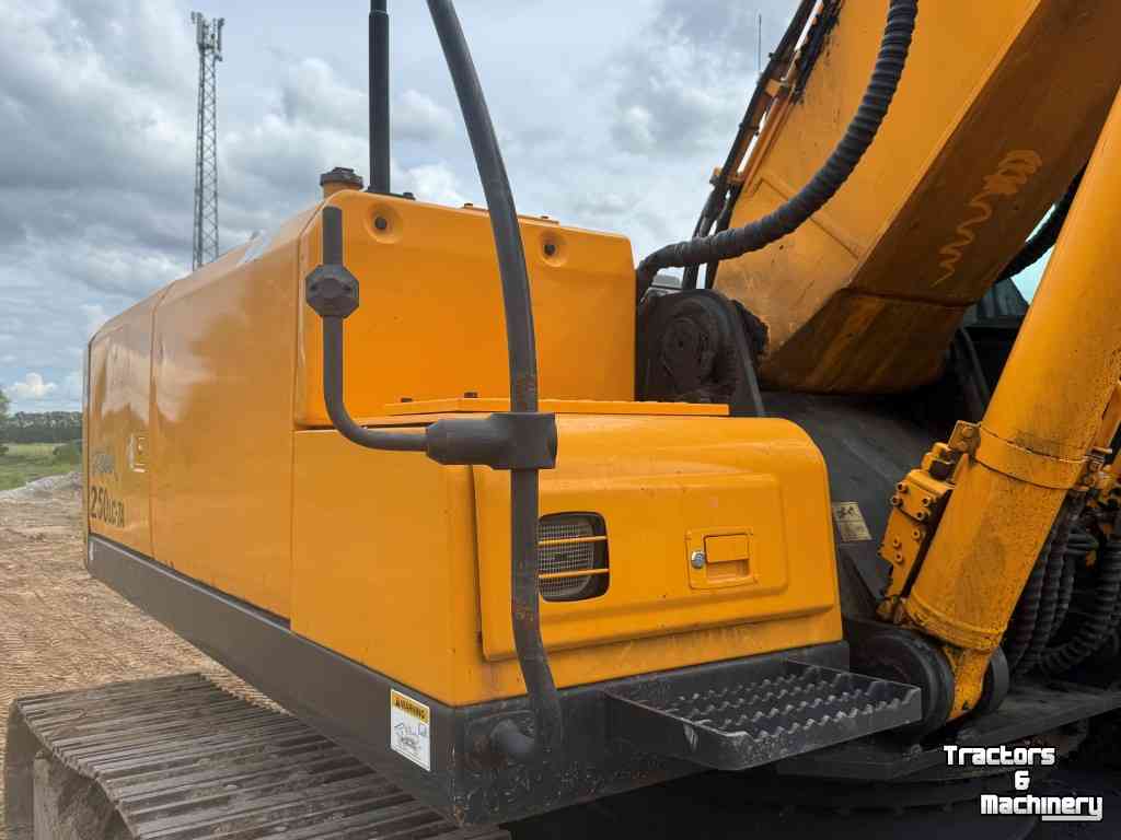 Excavator tracks Hyundai 250-7A