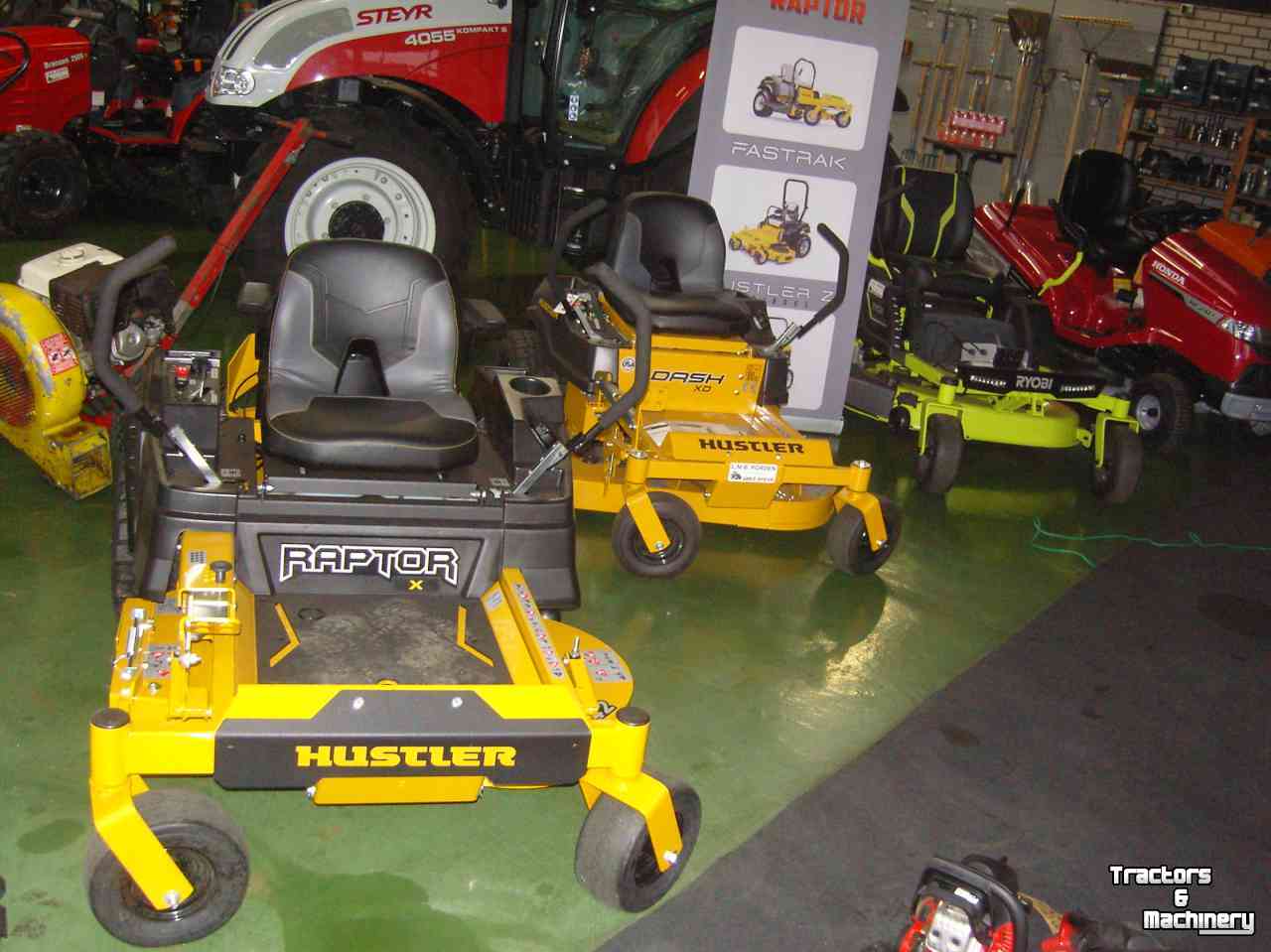 Ride-on mower Hustler Dash/Raptor