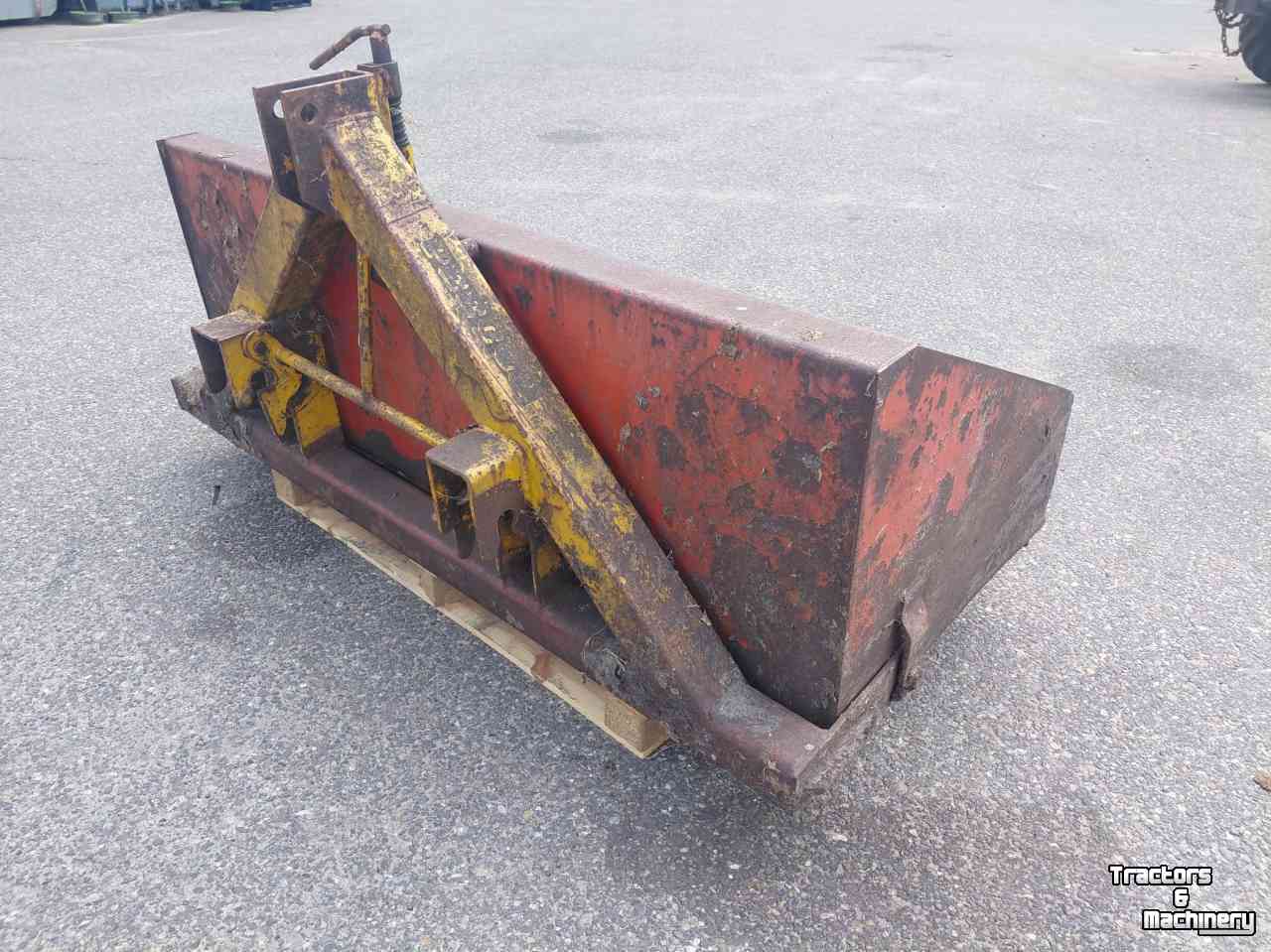 Tractor tipping boxes Peecon tb180
