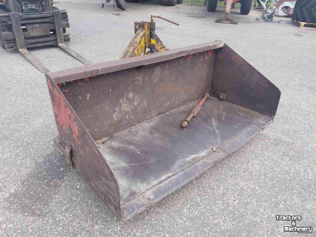 Tractor tipping boxes Peecon tb180