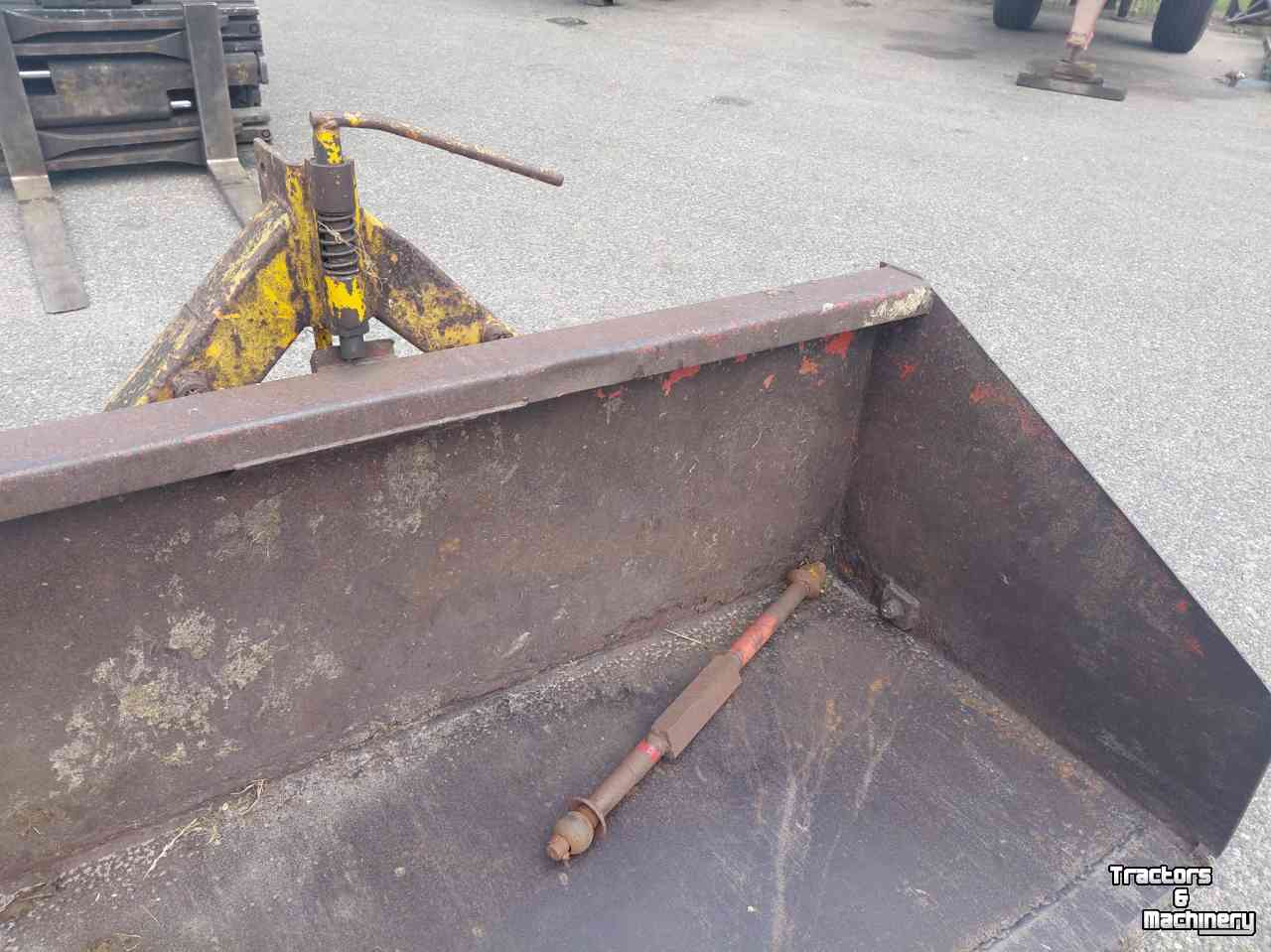 Tractor tipping boxes Peecon tb180