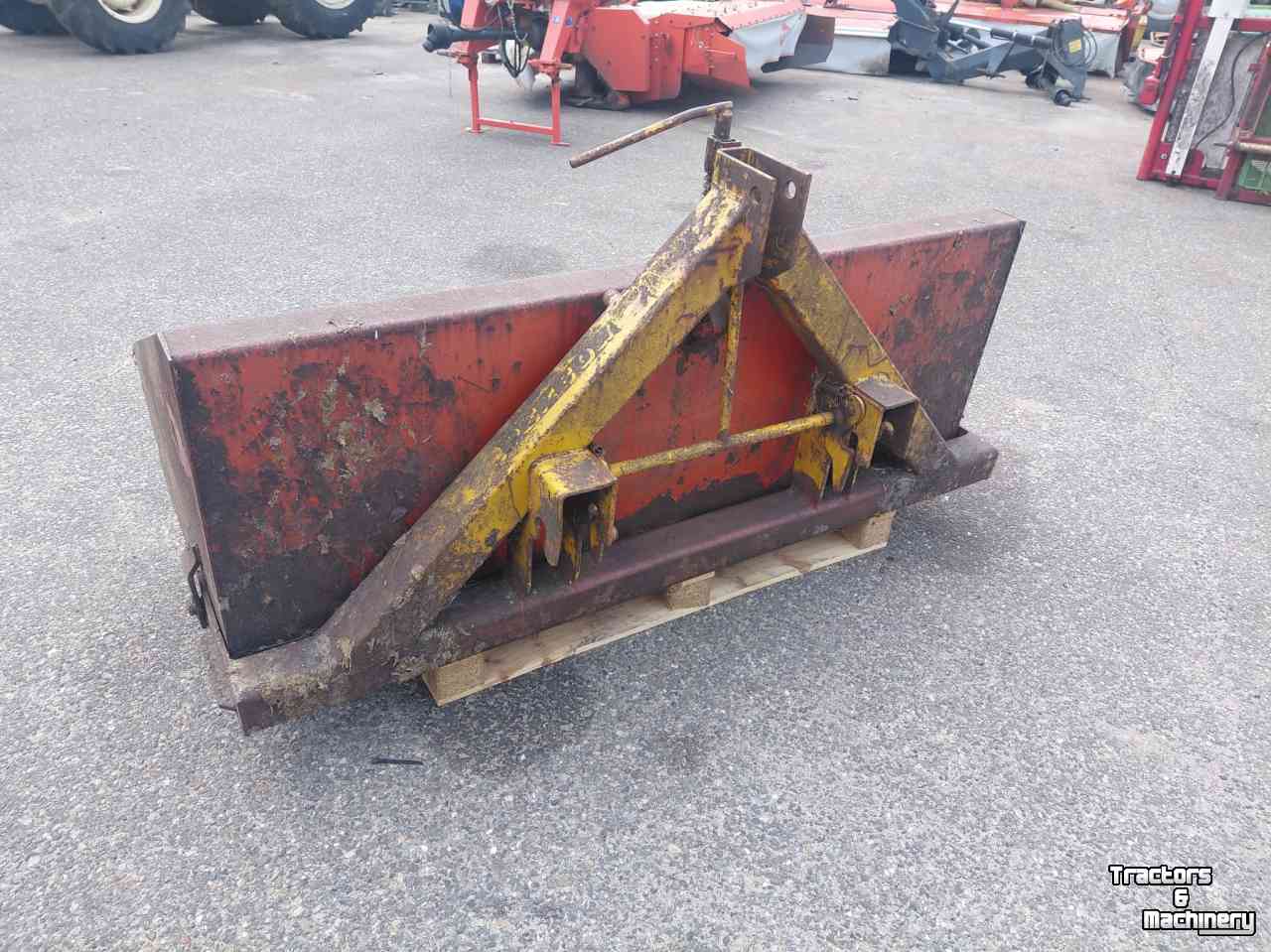 Tractor tipping boxes Peecon tb180