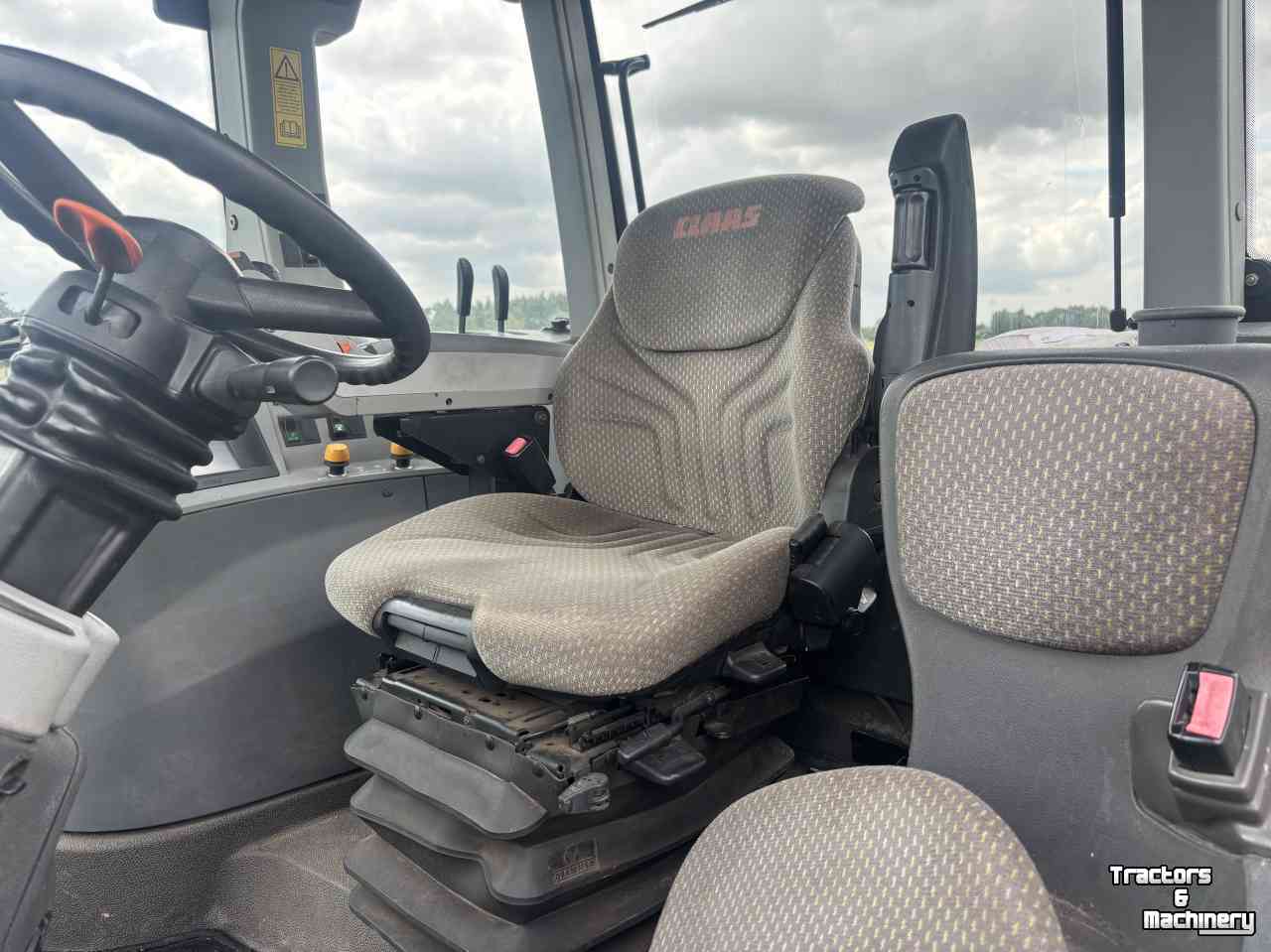 Tractor  Claas 820 cvt axion
