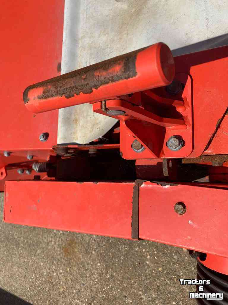 Mower Kuhn FC 883 maaiset