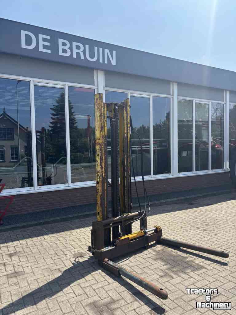 Fork lift & Fork lift truck  Hefmast met ronde-balen klem / rondebalenklem