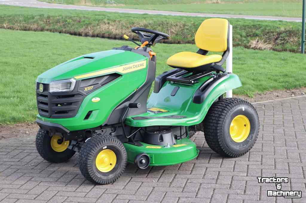 Ride-on mower John Deere X127