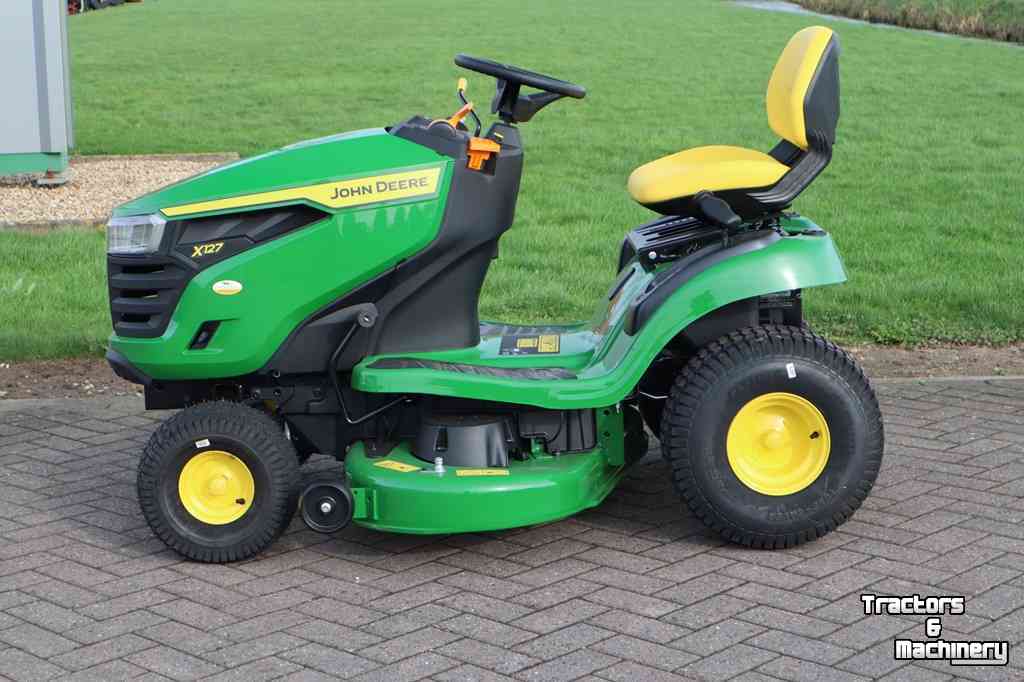 Ride-on mower John Deere X127
