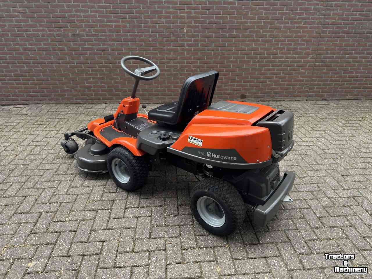 Ride-on mower Husqvarna R18