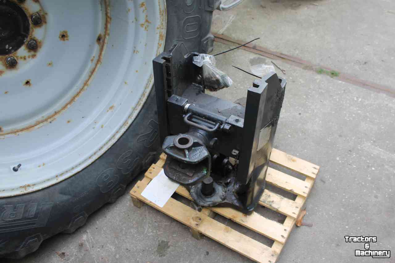 Tractor Deutz-Fahr Agrotron 150 MK2 schadetrekker 7-liter Deutz motor tractor defect brandschade