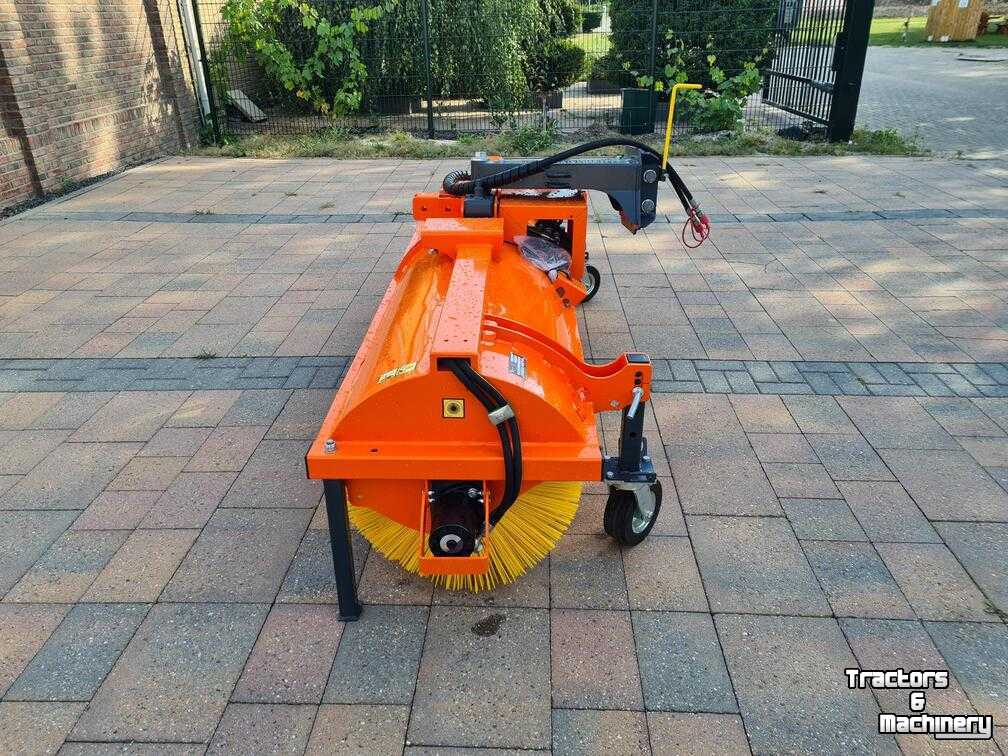 Rubber yard scraper  Veegmachine