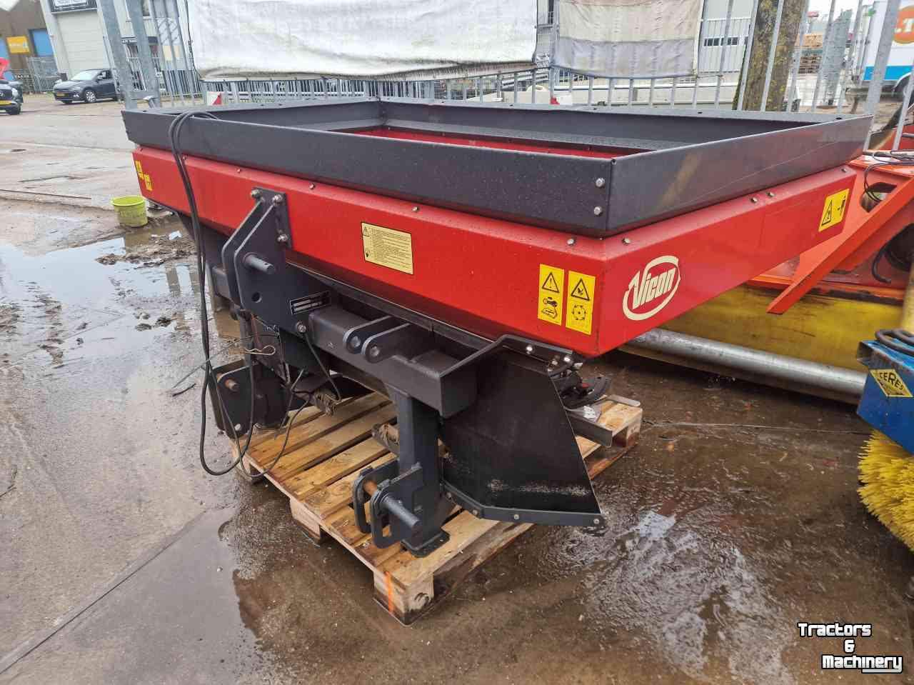 Fertilizer spreader Vicon Kunstmeststrooier gedragen