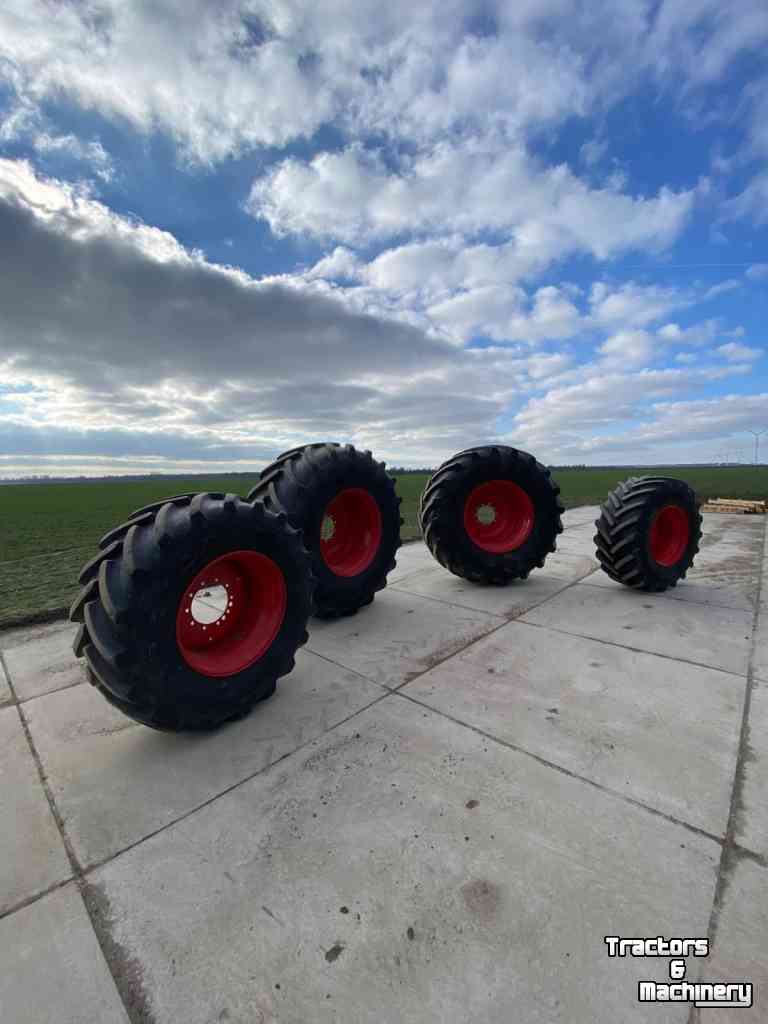 Wheels, Tyres, Rims & Dual spacers Michelin 600/70R30 en 800/70R38. Michelin Axiobib 2. Passend op Fendt 700 serie