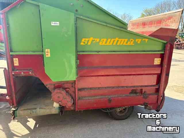 Silage-block distribution wagon Strautmann Blokkenwagen