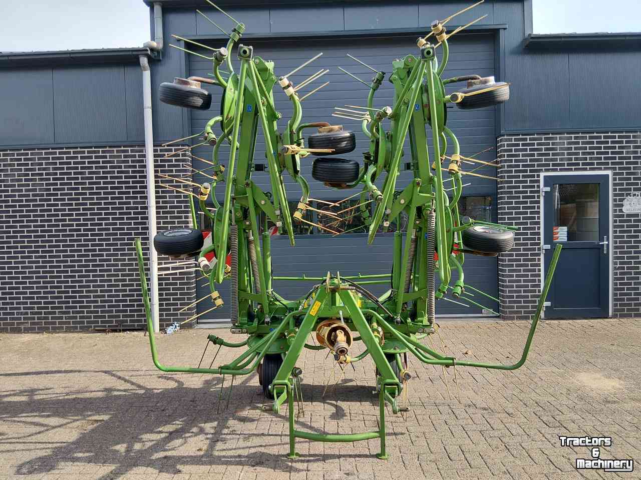 Tedder Krone KW 8.82 Schudder