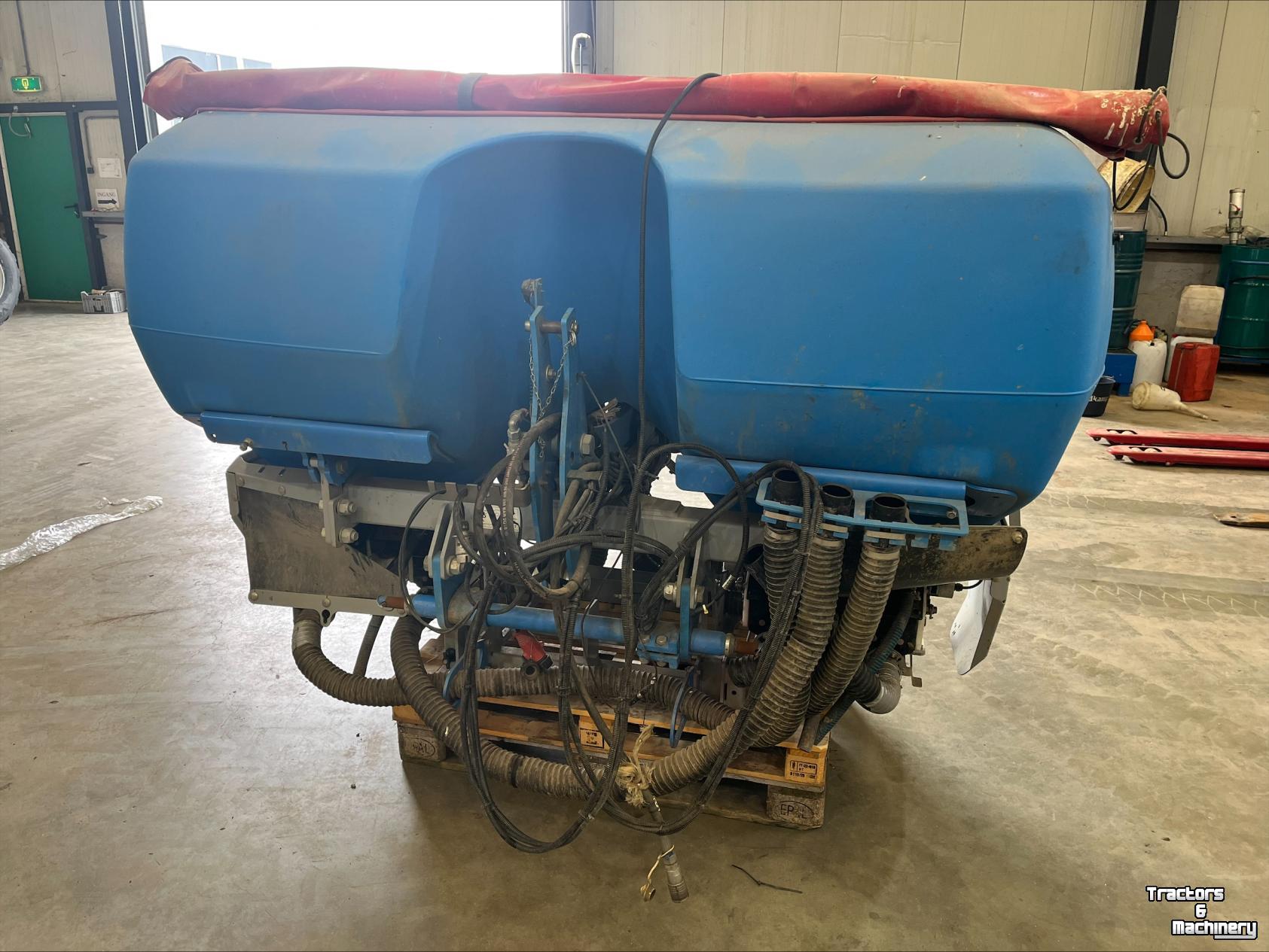 Front hopper seed drill Lemken Solitair 23/1900 Fronttank
