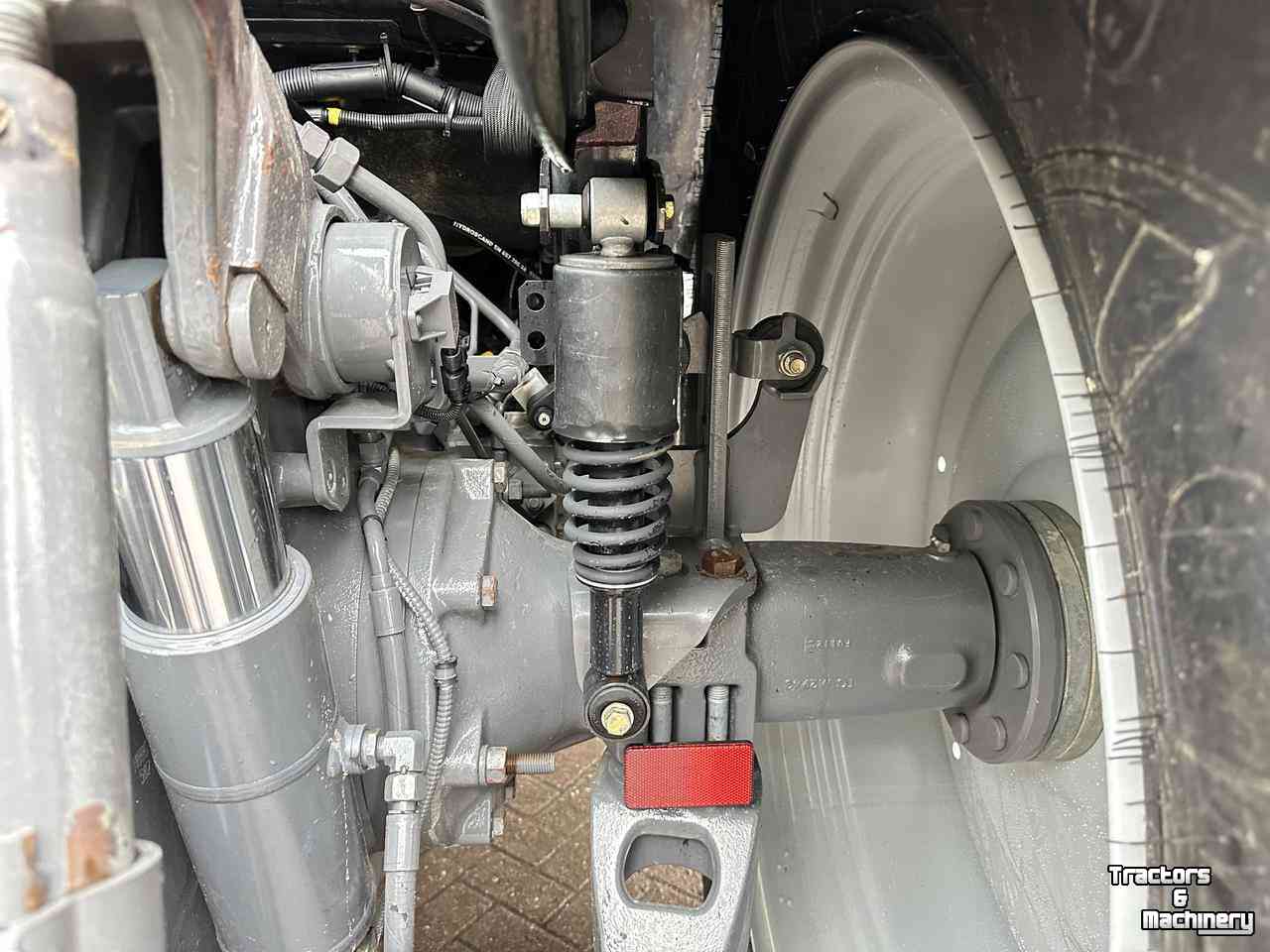 Tractor Massey Ferguson 5713-4 Dyna-6 EFF 2 Tractor