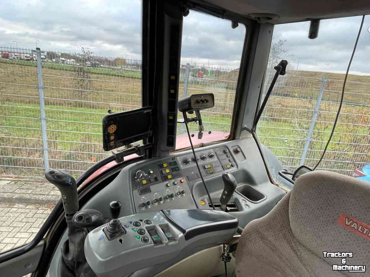 Tractor Valtra T120 tractor