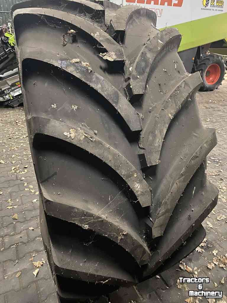 Wheels, Tyres, Rims & Dual spacers Vredestein 800/65R32