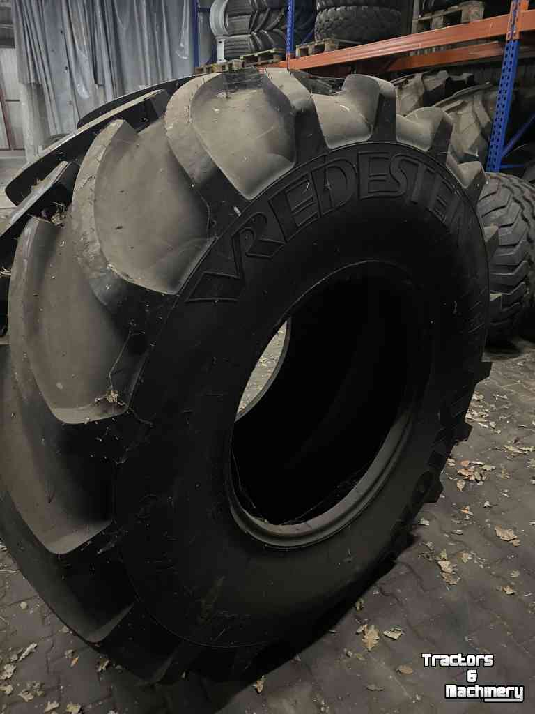 Wheels, Tyres, Rims & Dual spacers Vredestein 800/65R32