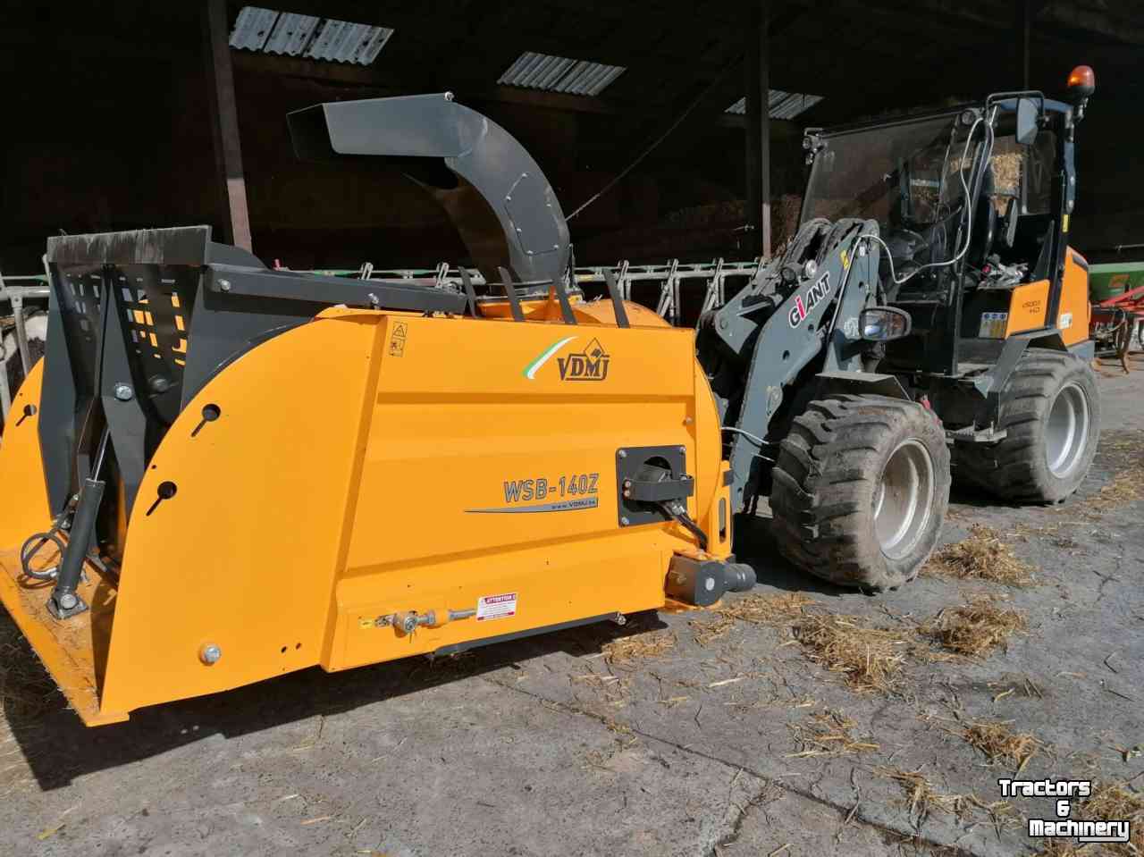 Straw spreader for boxes VDMJ Stroblazer voor mini shovel VDMJ Machinery - WSB 140