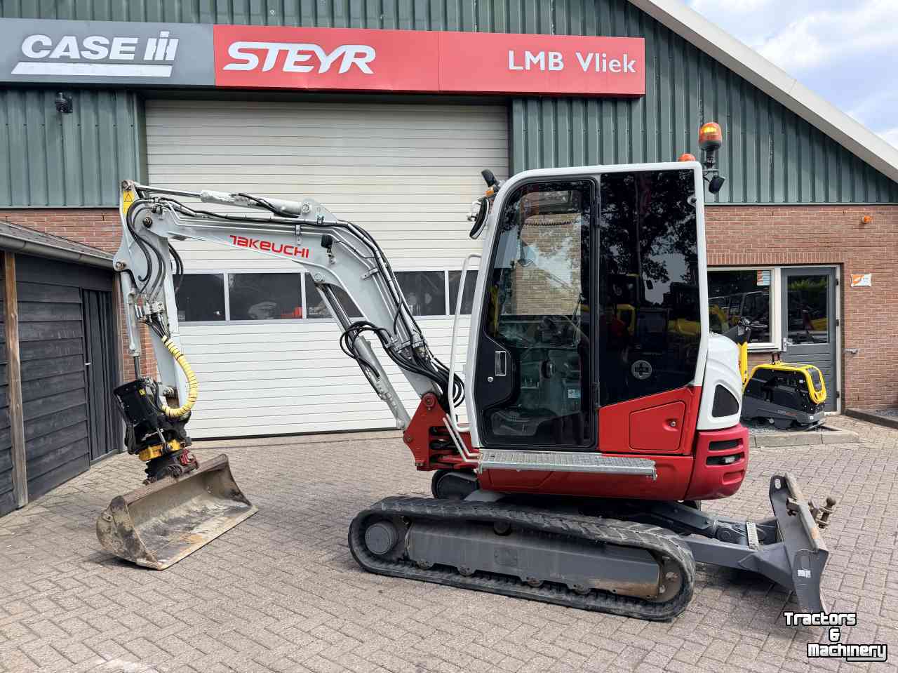 Mini-Excavator Takeuchi tb235-2