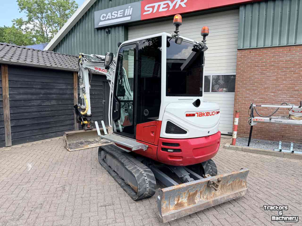Mini-Excavator Takeuchi tb235-2