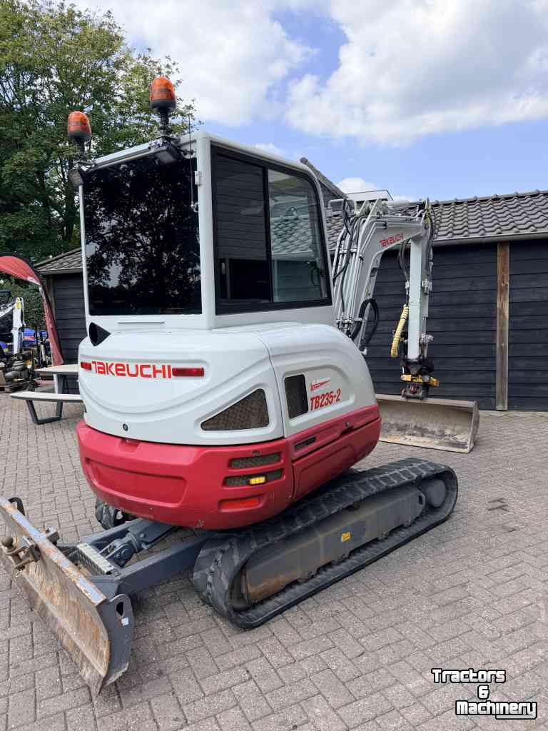 Mini-Excavator Takeuchi tb235-2