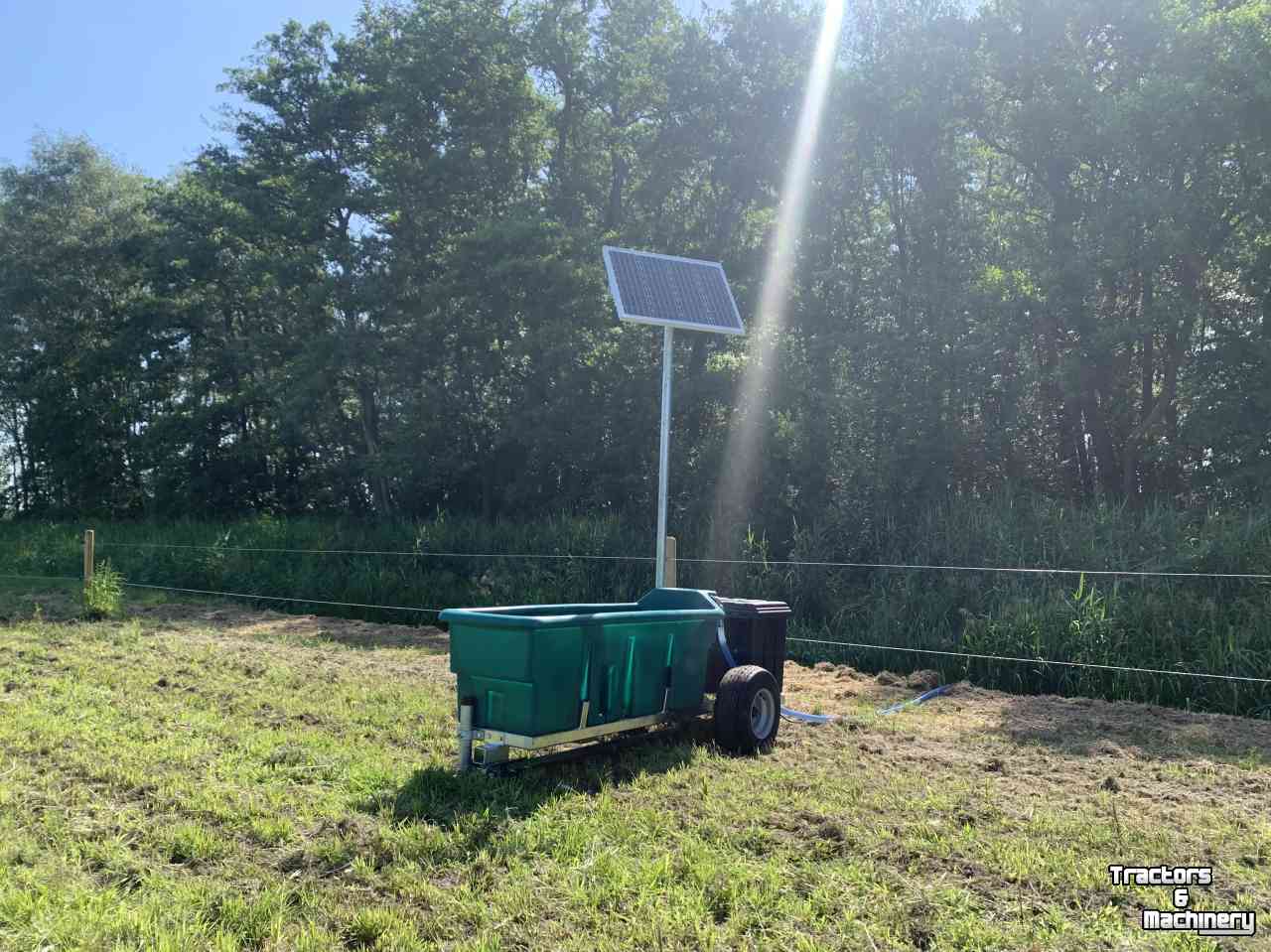 Water trough Solar Energy Suevia Suevia Solar weidedrinkbak 200 liter , met oppervlaktepomp