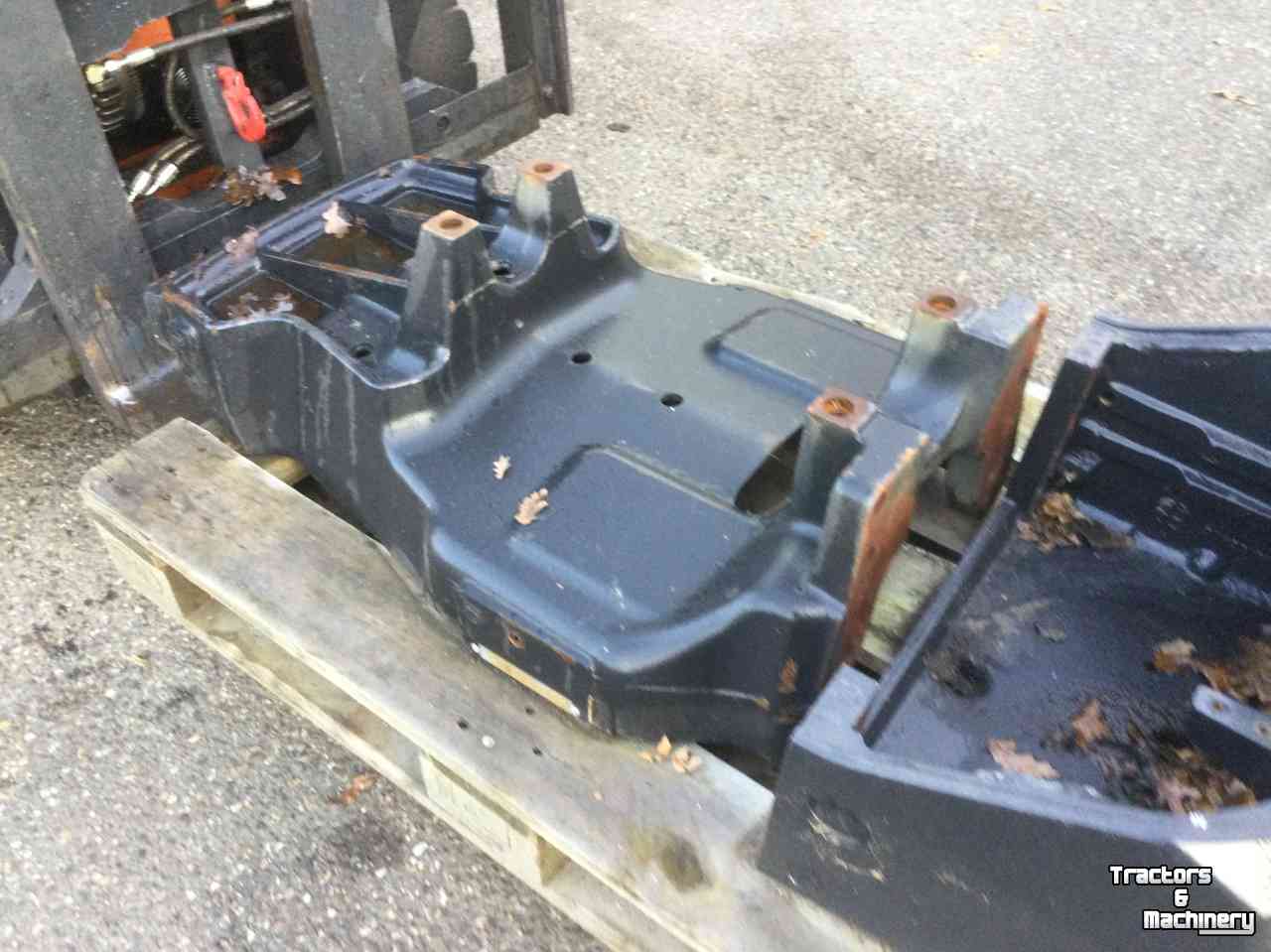 Diverse new spare-parts Deutz-Fahr Vooras bok Agrotron