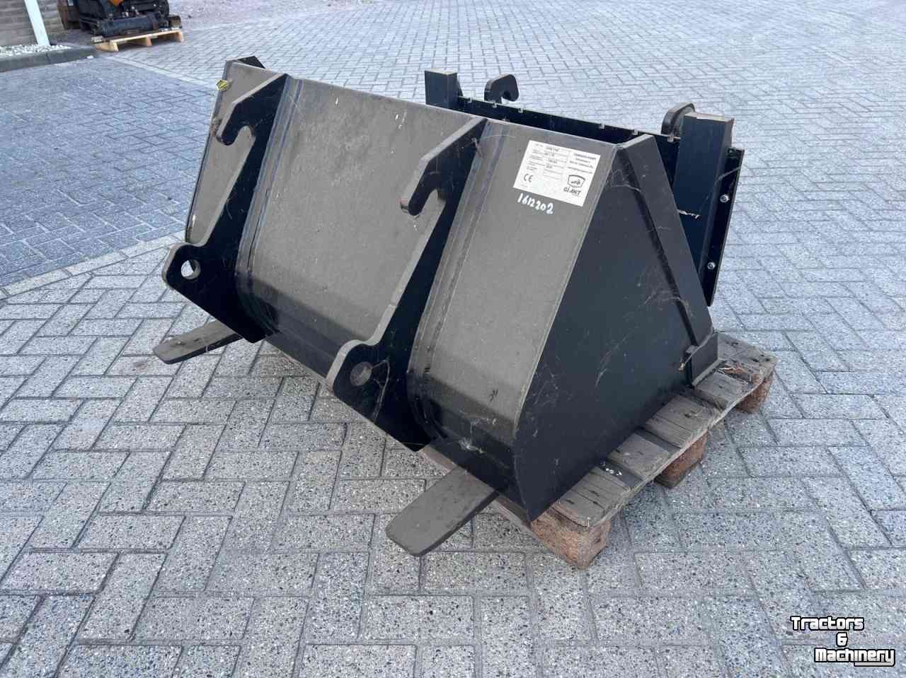 Pallet Forks Giant Grondbak 110 en palletvorken