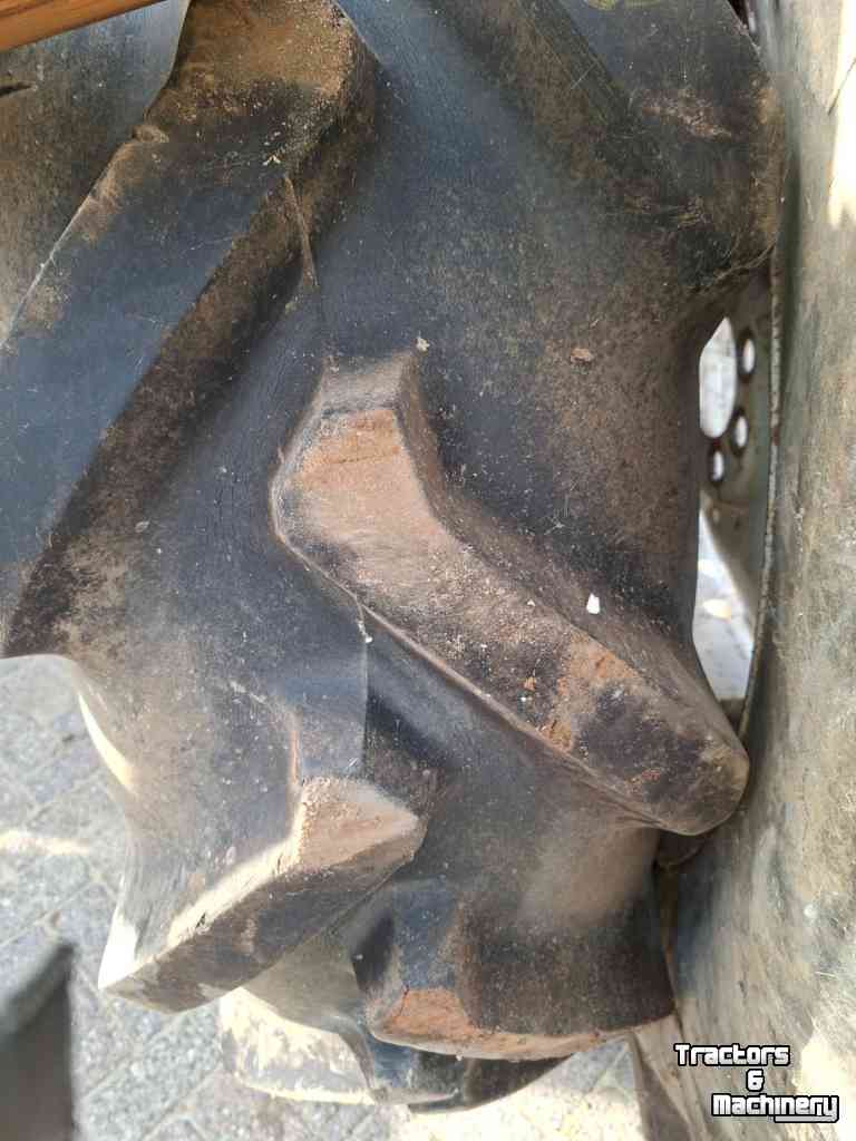 Wheels, Tyres, Rims & Dual spacers Ford 16.9 R 38 Ploegbanden met velg