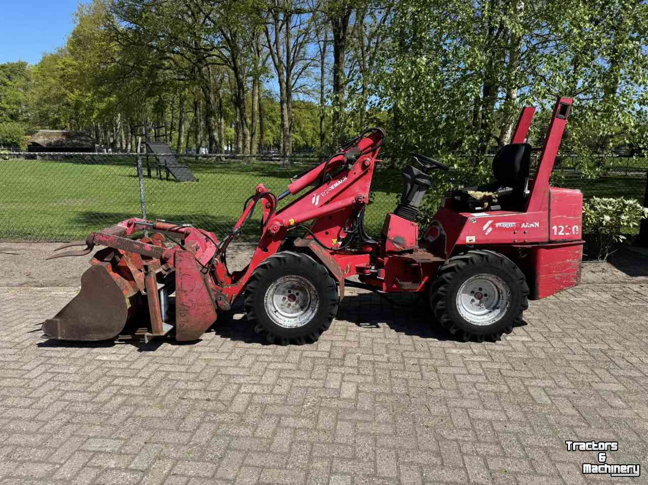 Wheelloader Weidemann 1230 shovel met vorken bak en mestklem