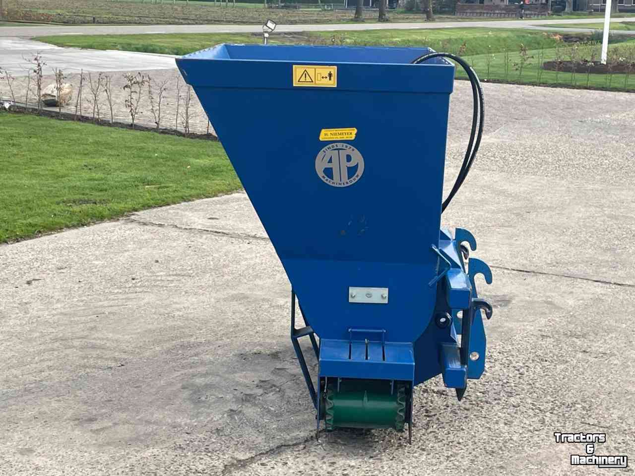 Sawdust spreader for boxes AP AS 1500 Instrooi bak weidemann