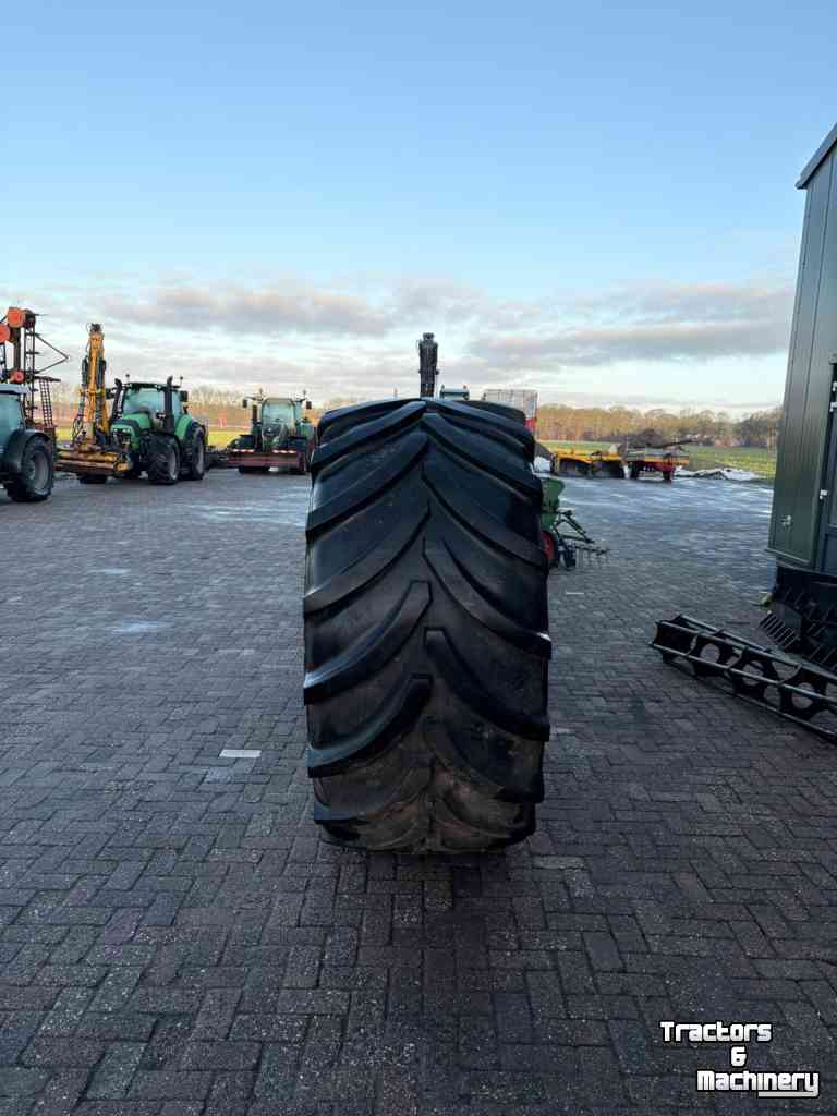 Wheels, Tyres, Rims & Dual spacers Vredestein 800/65R32