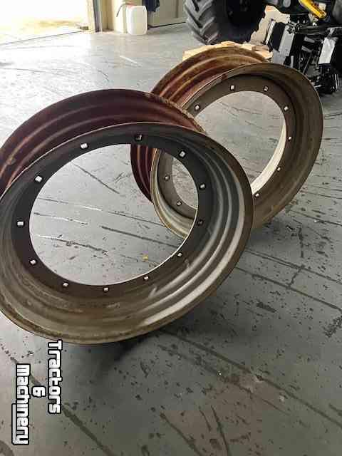 Wheels, Tyres, Rims & Dual spacers Case-IH Set Velgringen  DW10x34 ring eenkant 29cm anderekant 10cm