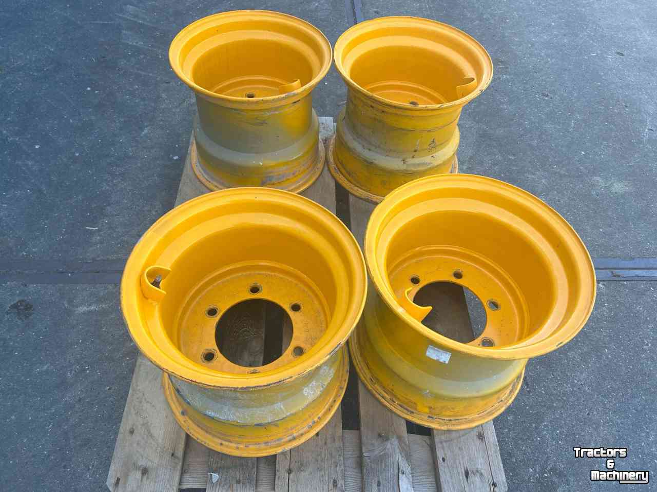 Wheels, Tyres, Rims & Dual spacers JCB Velgen 15x13 LB