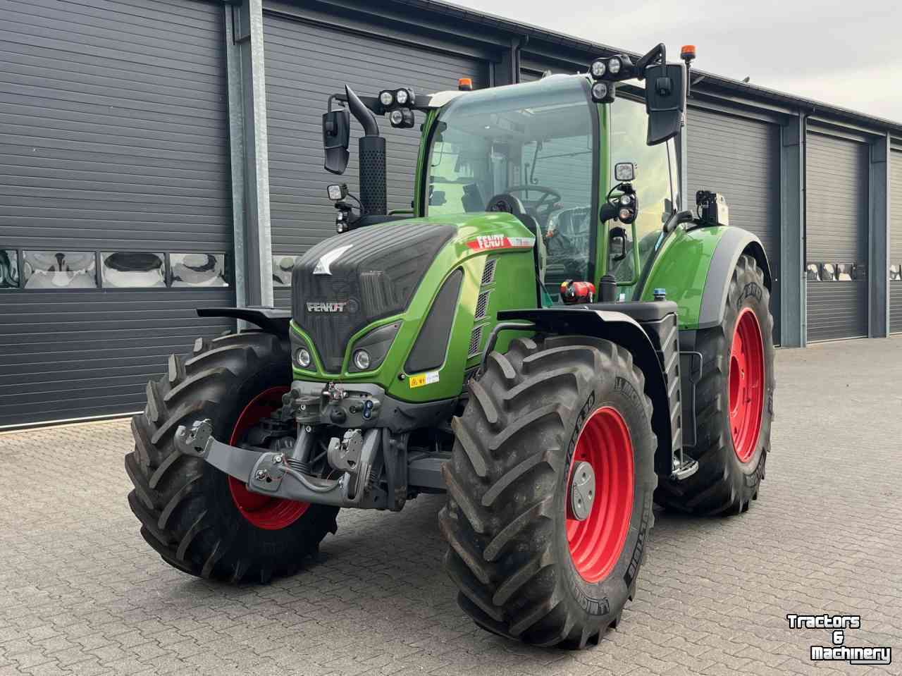Tractor Fendt 718 power plus