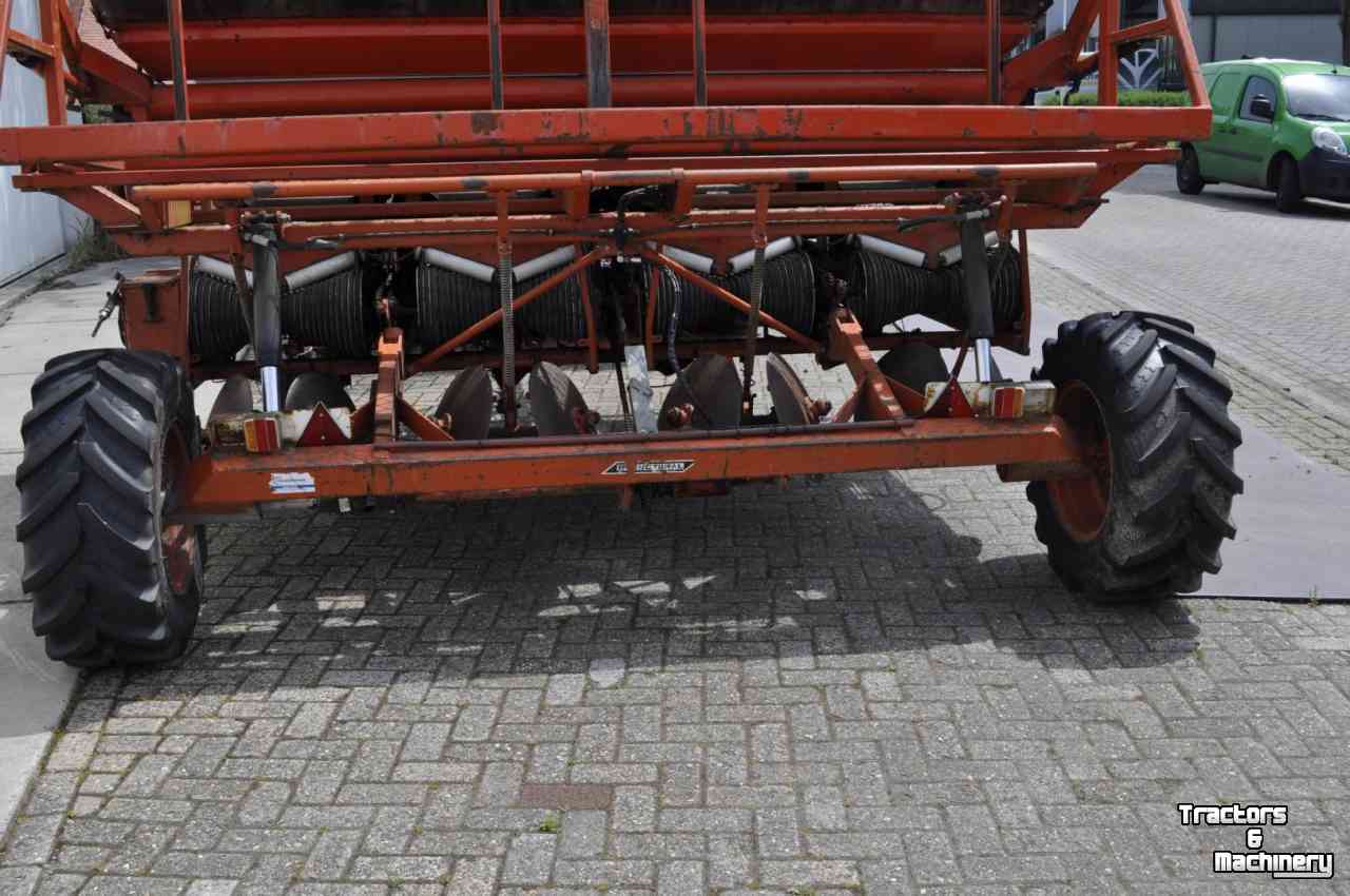 Potato planter Structural PM aardappelpootmachine + Guttler cultivator