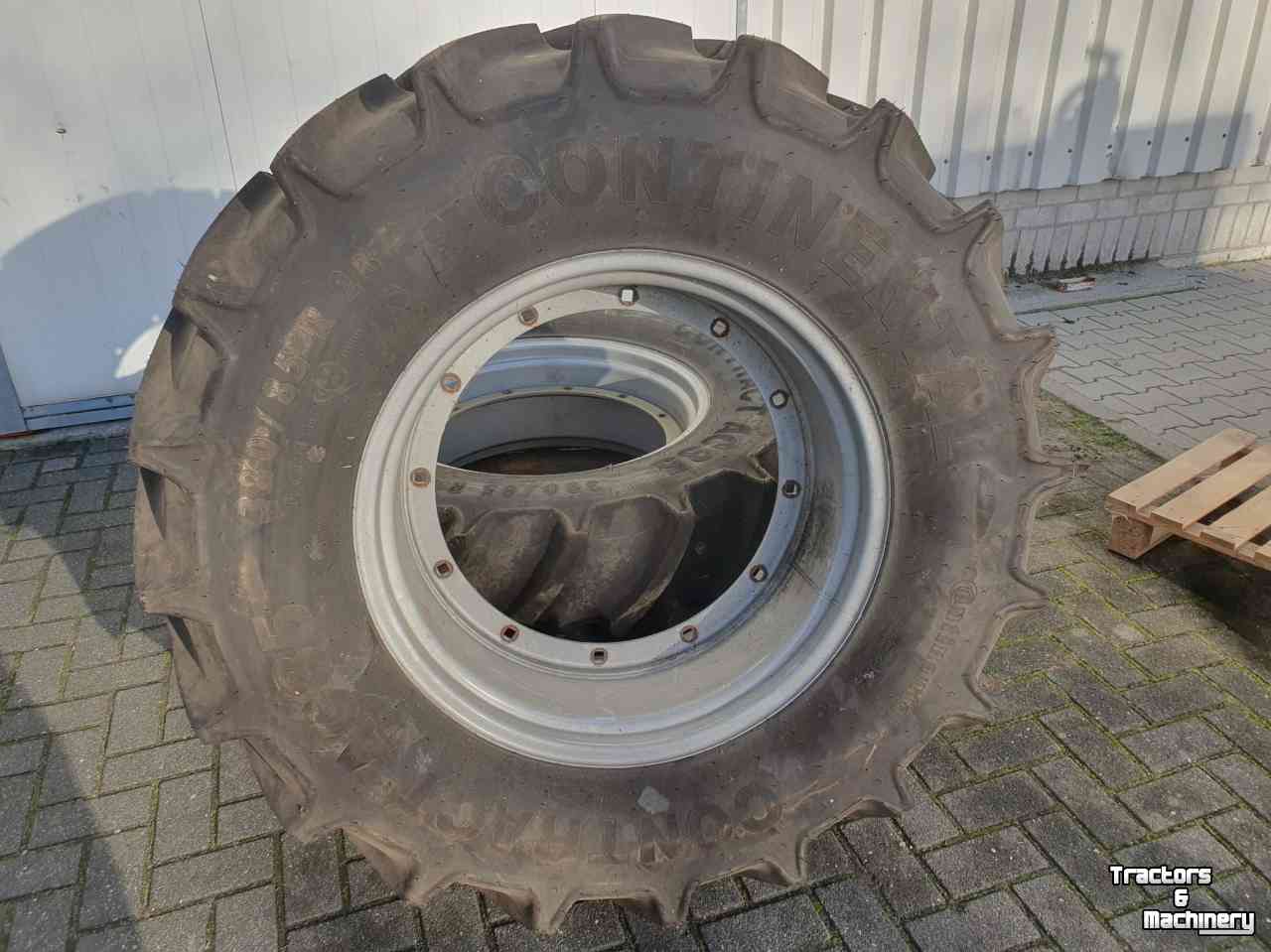 Wheels, Tyres, Rims & Dual spacers Continental 380/85R28
