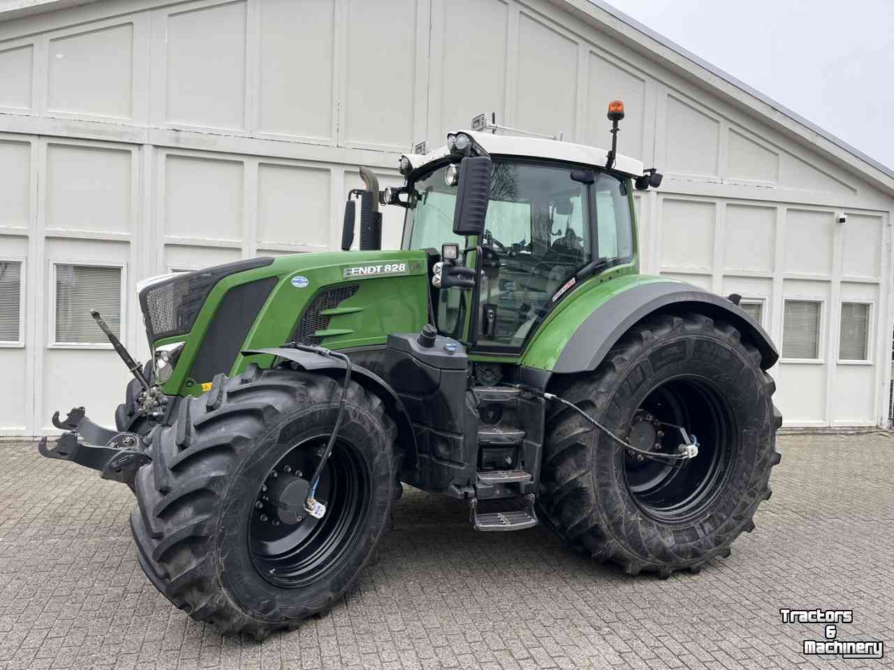 Tractor Fendt 828 S4 Profi Plus