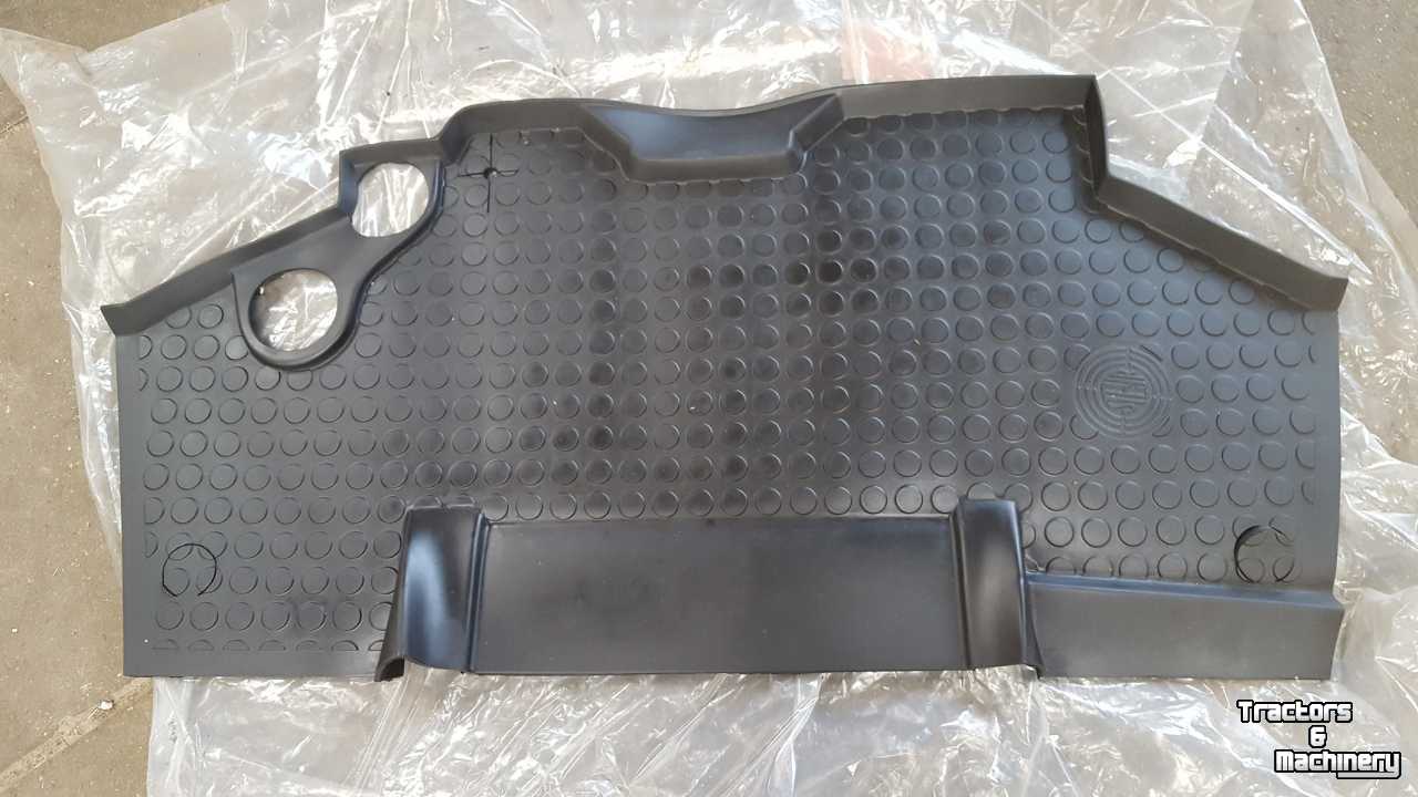Diverse new spare-parts Steyr 80 serie SK1 en SK2