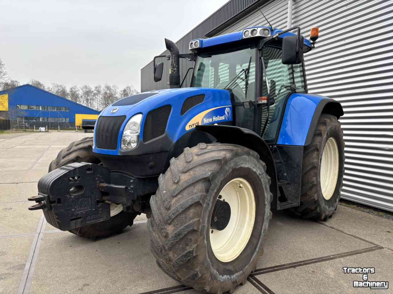 Tractor New Holland TVT135
