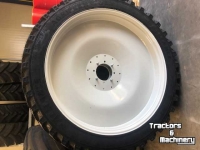 Wheels, Tyres, Rims & Dual spacers Alliance 270/95 R54 VF banden op velg