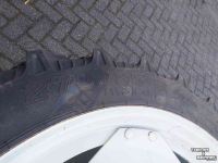 Wheels, Tyres, Rims & Dual spacers New Holland Cultuur wielen 230/95 R32  270/95 R44